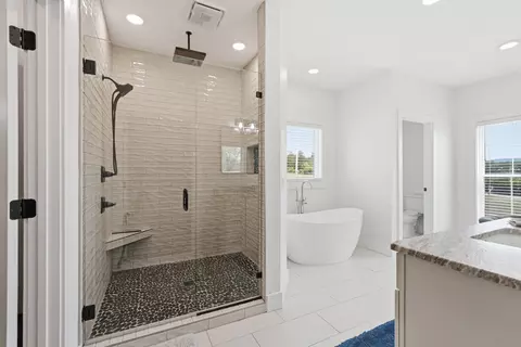 Bath - 668 Jolley Rd, Doyle, TN 38559 photo 3 of 10