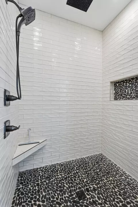 Bath - 668 Jolley Rd, Doyle, TN 38559 photo 4 of 10