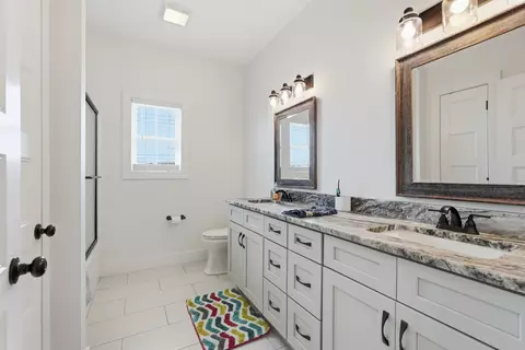 Bath - 668 Jolley Rd, Doyle, TN 38559 photo 8 of 10