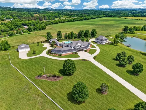 38 Lindsey Rd, Fayetteville, TN 37334