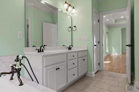 Bath - 9768 Caseview Dr, Harrison, TN 37341 photo 3 of 8