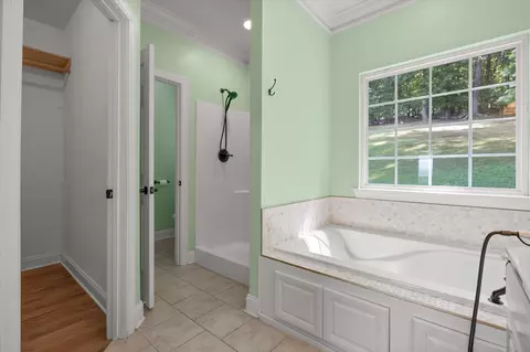 Bath - 9768 Caseview Dr, Harrison, TN 37341 photo 2 of 8