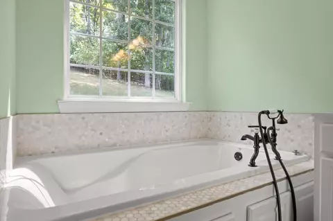 Bath - 9768 Caseview Dr, Harrison, TN 37341 photo 6 of 8