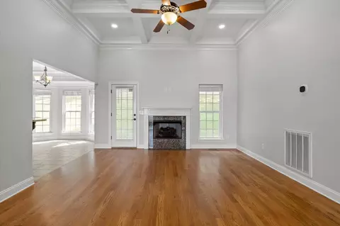Living - 9768 Caseview Dr, Harrison, TN 37341 photo 5 of 8