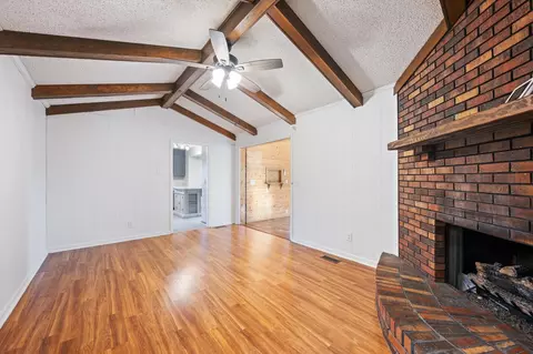 Living - 110 Sam Davis Dr, Springfield, TN 37172 photo 2 of 2