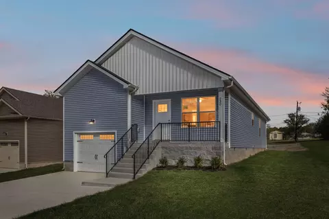 230 Arkansas Ave, Oak Grove, KY 42262