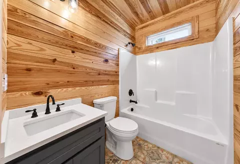 Bath - 190 Park Dr, Silver Point, TN 38582 photo 3 of 3