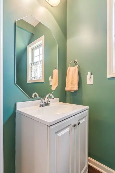 Bath - 7371 Crow Cut Rd, Fairview, TN 37062 photo 1 of 5