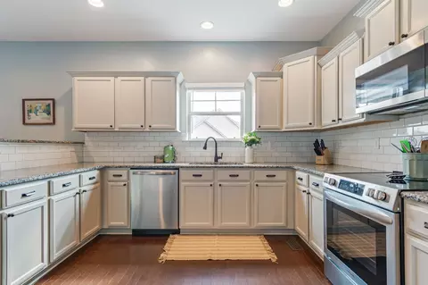 Kitchen - 7371 Crow Cut Rd, Fairview, TN 37062 photo 3 of 3