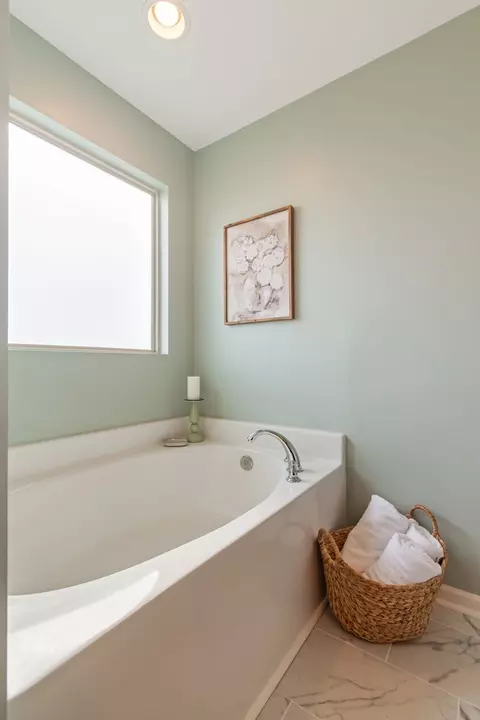 Bath - 7371 Crow Cut Rd, Fairview, TN 37062 photo 3 of 5