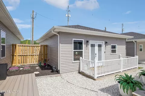 325 7th St, Rocky Top, TN 37769