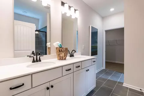 Bath - 4933 Locklear Ln, Apison, TN 37302 photo 1 of 4