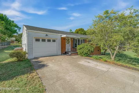 2001 Radiance Dr, Knoxville, TN 37912