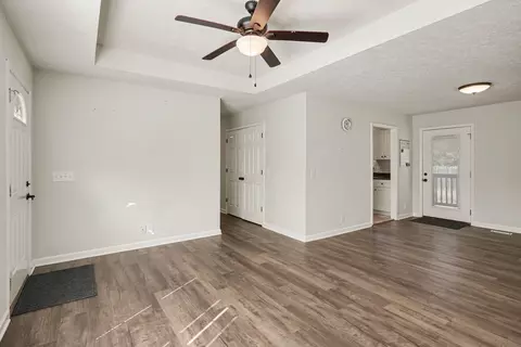 Living - 147 Greystone Dr, Springfield, TN 37172 photo 1 of 3