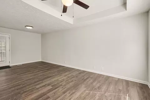 Living - 147 Greystone Dr, Springfield, TN 37172 photo 2 of 3