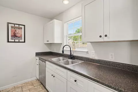 Kitchen - 147 Greystone Dr, Springfield, TN 37172 photo 2 of 2