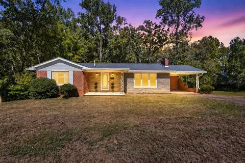 134 Mcrae St, Camden, TN 38320