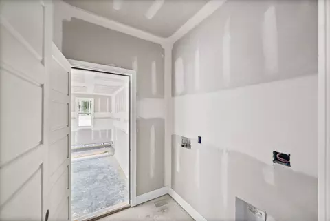 Entry Way - 5134 Marion Rd, Cunningham, TN 37052 photo 5 of 6