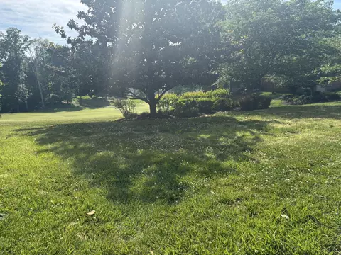 215 Valleyview Dr, Lenoir City, TN 37772