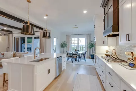 Kitchen - 5713 Eaglemont Dr, Murfreesboro, TN 37129 photo 6 of 7