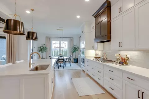 Kitchen - 5713 Eaglemont Dr, Murfreesboro, TN 37129 photo 5 of 7