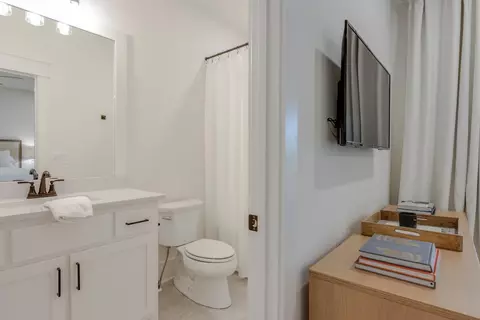 Bath - 5713 Eaglemont Dr, Murfreesboro, TN 37129 photo 6 of 8