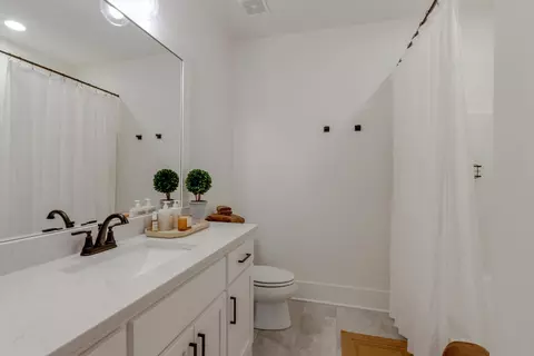 Bath - 5713 Eaglemont Dr, Murfreesboro, TN 37129 photo 5 of 8