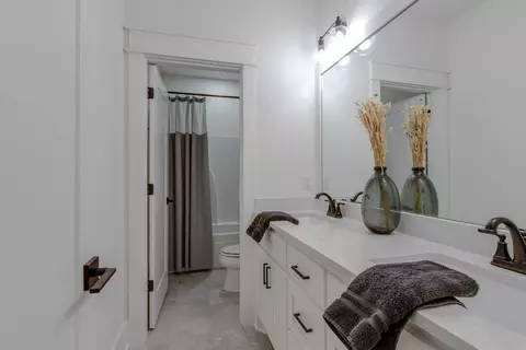 Bath - 5713 Eaglemont Dr, Murfreesboro, TN 37129 photo 8 of 8