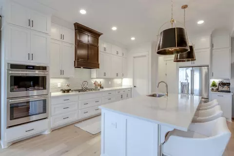 Kitchen - 5713 Eaglemont Dr, Murfreesboro, TN 37129 photo 1 of 7