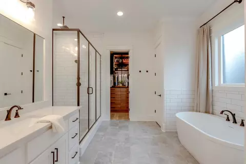 Bath - 5713 Eaglemont Dr, Murfreesboro, TN 37129 photo 1 of 8
