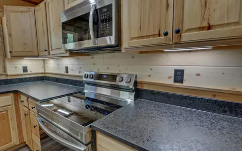Kitchen - 313 Burger Rd, Murphy, NC 28906 photo 4 of 5