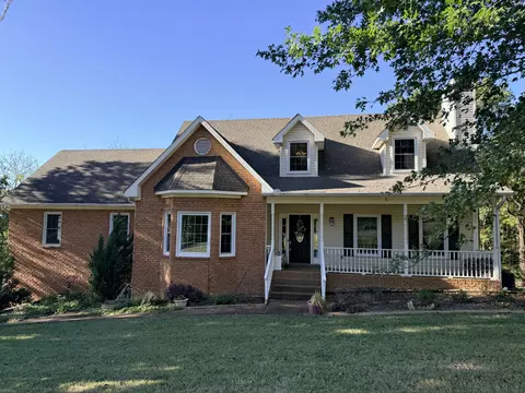 1001 Cherry Springs Dr, Cottontown, TN 37048