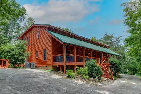 1707 Ridgecrest Dr, Sevierville, TN 37876