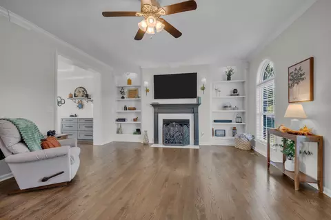Living - 170 Lena Loop, Burns, TN 37029 photo 3 of 5