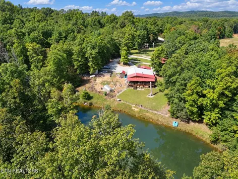 201 Collins Tpke, Deer Lodge, TN 37726