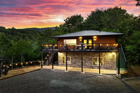 3853 Warden Branch Ln, Gatlinburg, TN 37738