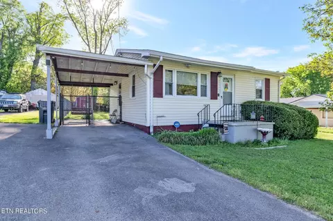 2306 Bradshaw Garden Rd, Knoxville, TN 37912