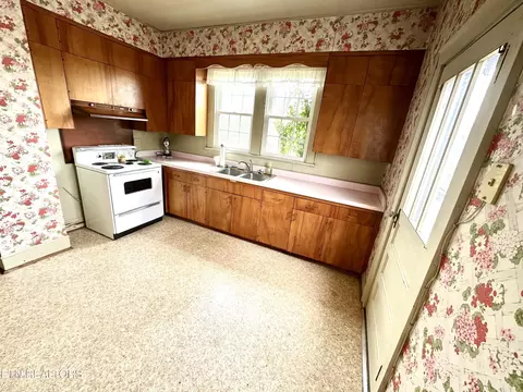 611 Eagle Bend Rd, Clinton, TN 37716 photo 6
