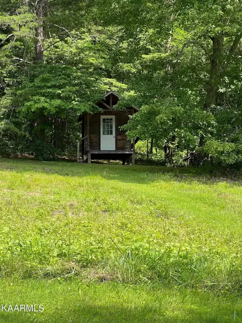392 Chambers Ln, Oneida, TN 37841 photo 4