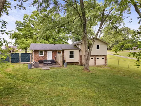 Exterior - 108 W Circle Dr, Burns, TN 37029 photo 3 of 7