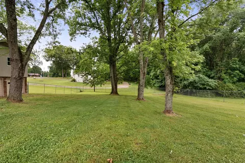 Exterior - 108 W Circle Dr, Burns, TN 37029 photo 6 of 7