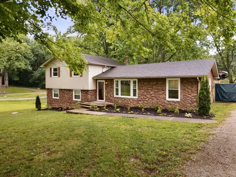 Exterior - 108 W Circle Dr, Burns, TN 37029 photo 2 of 7