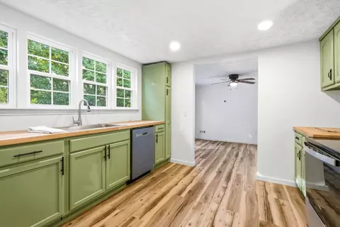 Kitchen - 415 Durrett St, Springfield, TN 37172 photo 4 of 6