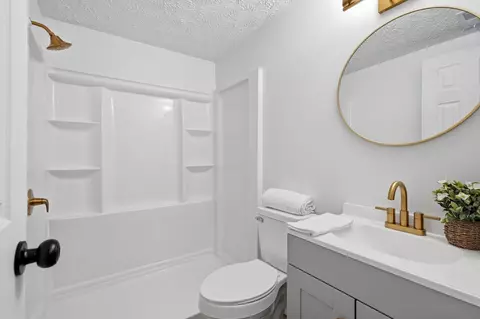 Bath - 415 Durrett St, Springfield, TN 37172 photo 1 of 3