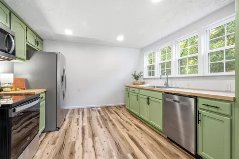 Kitchen - 415 Durrett St, Springfield, TN 37172 photo 1 of 6