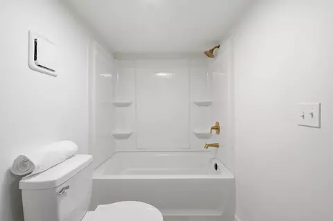 Bath - 415 Durrett St, Springfield, TN 37172 photo 3 of 3