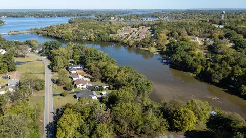 425 Lakeshore Dr, Old Hickory, TN 37138
