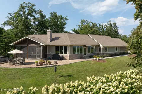 989 Falcon Crest Dr, Seymour, TN 37865
