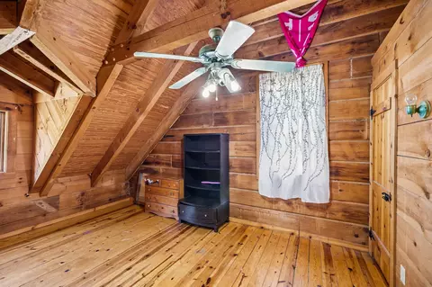 Bedroom - 1243 Carrs Creek Rd, Townsend, TN 37882 photo 2 of 2
