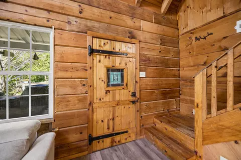 Entry Way - 1243 Carrs Creek Rd, Townsend, TN 37882 photo 2 of 9